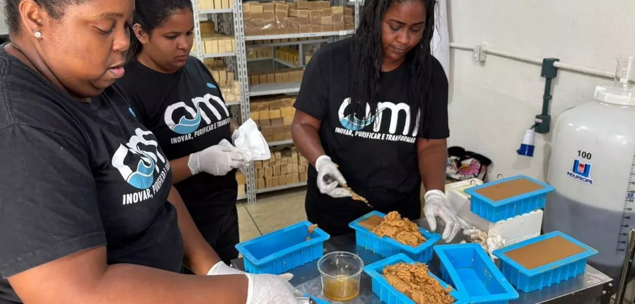 Projeto transforma óleo de cozinha usado em solução ecológica para tratamento de esgoto, unindo ciência, sustentabilidade e tecnologia social no Rio de Janeiro