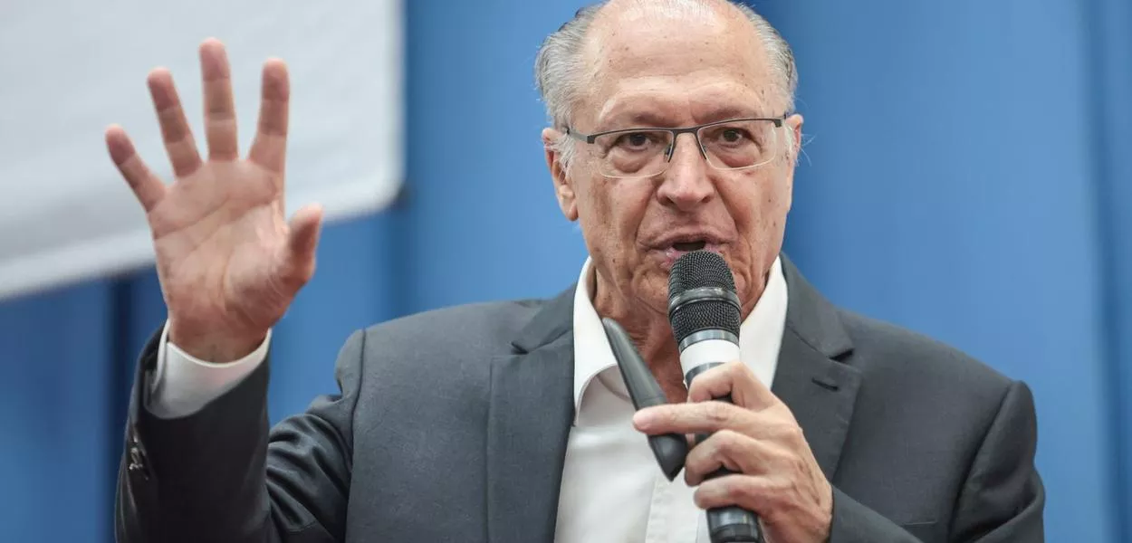 Coca-Cola vai investir R$30 bilhões no Brasil até 2030, diz Alckmin