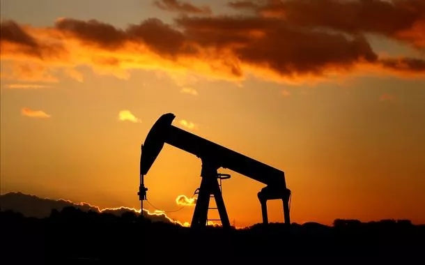 Bomba de petroleo nos arredores de Scheibenhard, na França
6 de outubro de 2017
REUTERS/Christian Hartmann