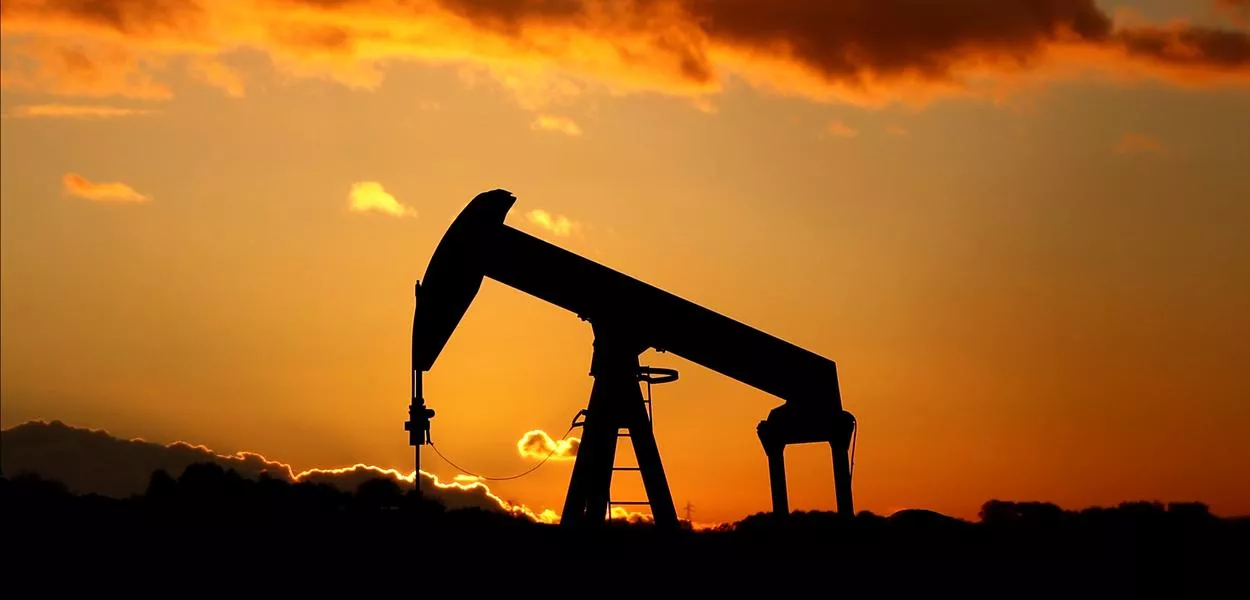 Bomba de petroleo nos arredores de Scheibenhard, na França
6 de outubro de 2017
REUTERS/Christian Hartmann