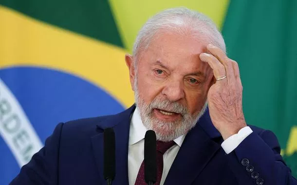 Lula compara Bolsonaro a um "cachorro louco preso" que não deve ser solto