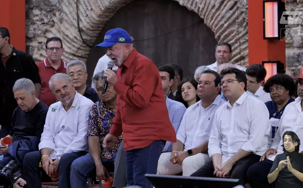 Lula afirma que acabou a "paz e o amor" e pede preparo do PT diante de "guerra" eleitoral