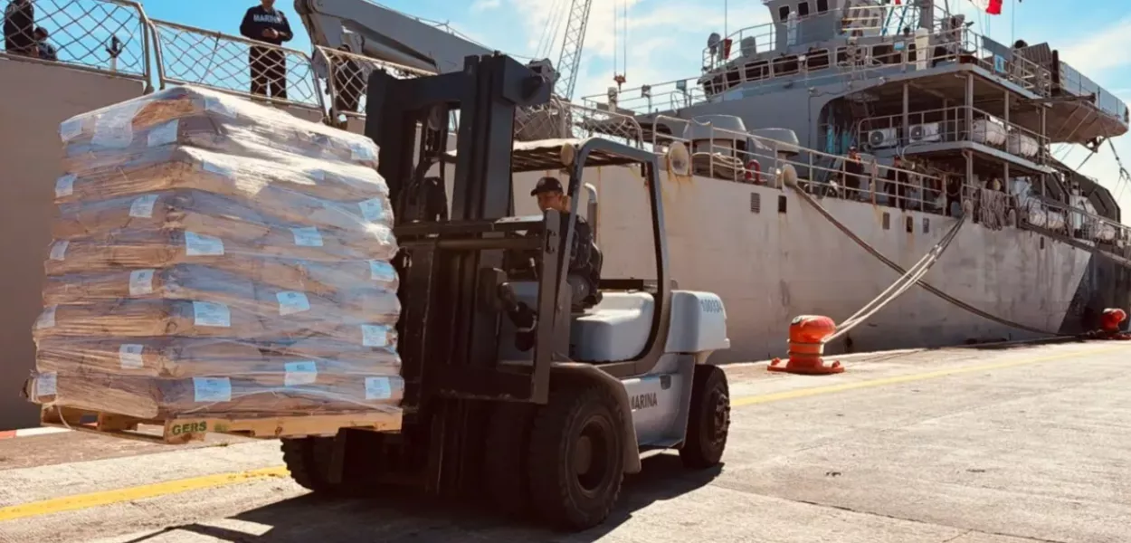 Navio mexicano leva ajuda humanitária a Cuba