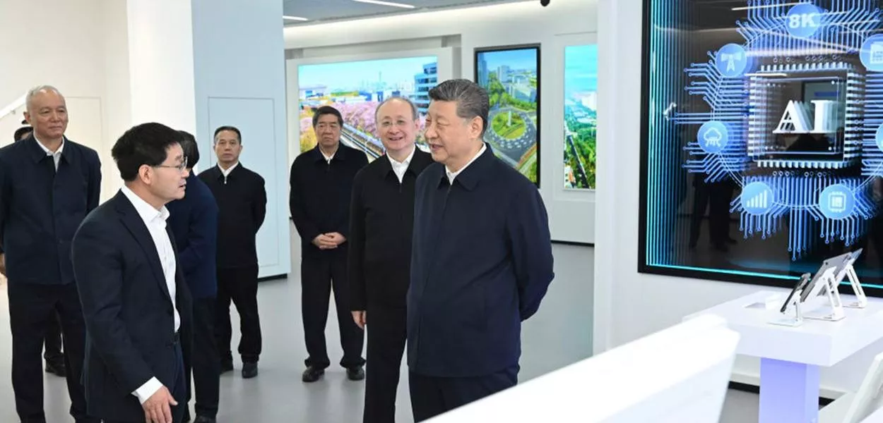 Xi Jinping visita parque de inovação em TI em Beijing