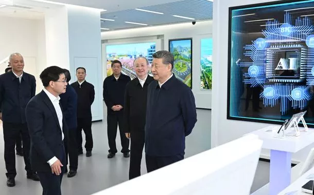 Xi Jinping visita parque de inovação em TI em Beijing