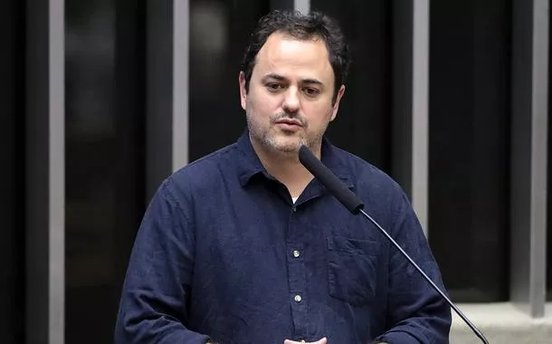 “Arthur Lira é o pai do orçamento secreto”, afirma Glauber Braga