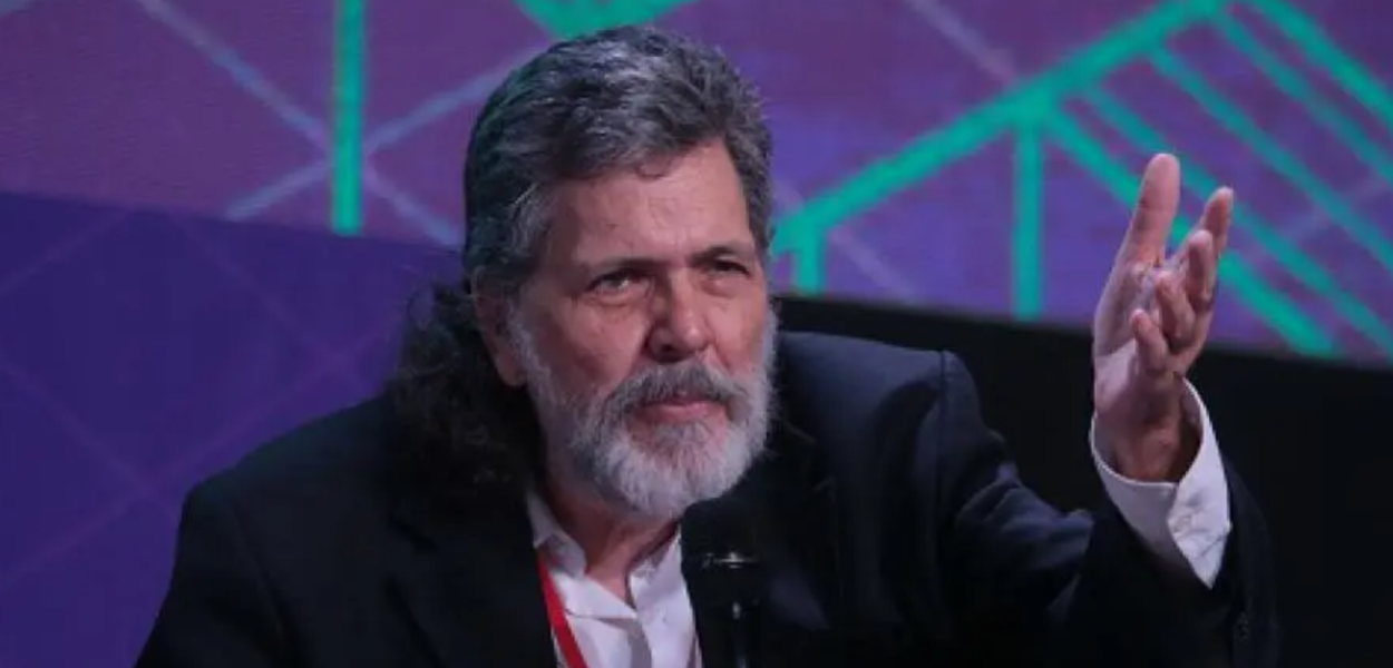 Cuba resiste ao bloqueio dos EUA, diz Abel Prieto