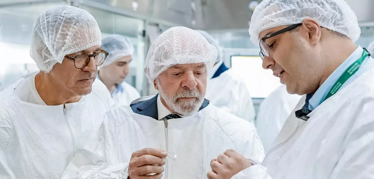 09.02.2026 - Presidente da República, Luiz Inácio Lula da Silva, durante visita ao Centro de Produção de Vacina contra a Dengue (PVD) do Instituto Butantan. São Paulo (SP) - Brasil
Foto: Ricardo Stuckert / PR