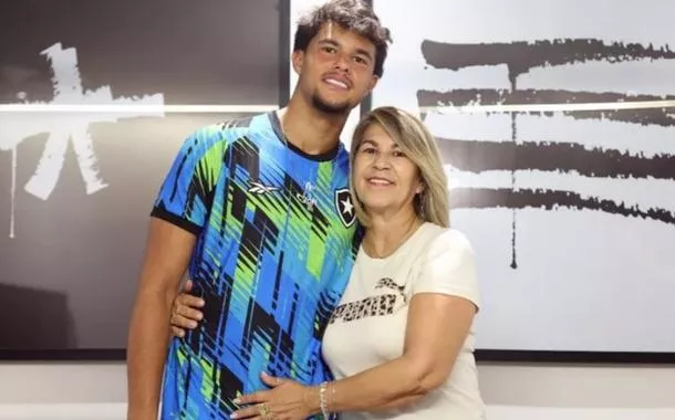 Brunninho ao lado da avó