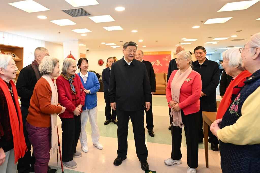 Xi visita pessoas em Beijing antes da Festa da Primavera e estende cumprimentos a todos os chineses