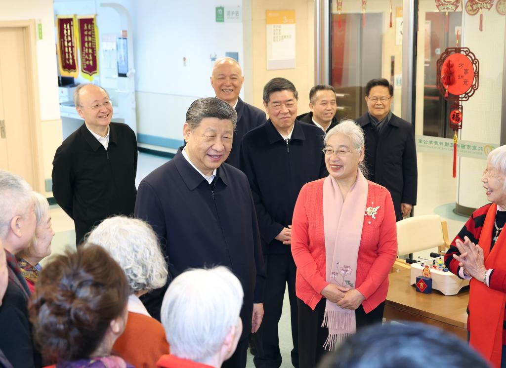 Xi visita pessoas em Beijing antes da Festa da Primavera e estende cumprimentos a todos os chineses