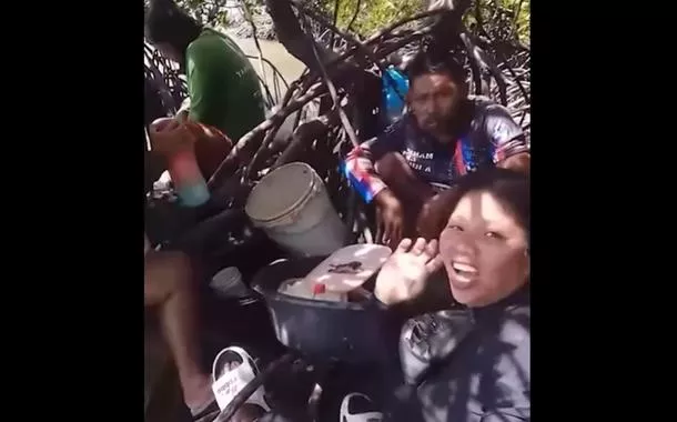 Influenciadora de comida morre após comer "caranguejo do diabo" (vídeo)
