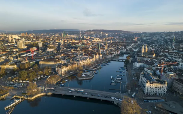 Suíça votará proposta para limitar população a 10 milhões e restringir imigração