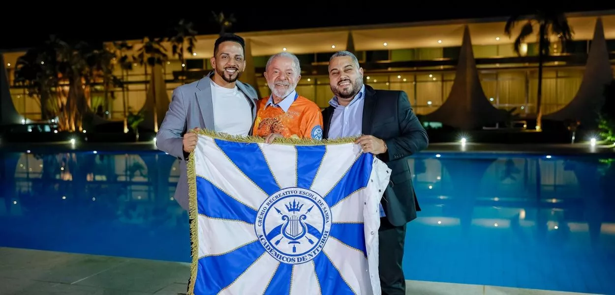 “A escola de samba pode homenagear um personagem político, não existe vedação a isso”, diz advogado