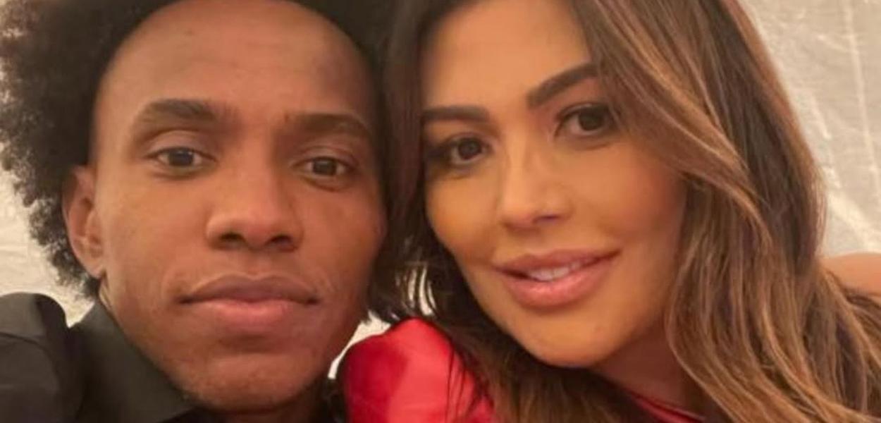 Esposa de jogador do Grêmio processa ex-empregada doméstica por dívida de R$ 4 mil