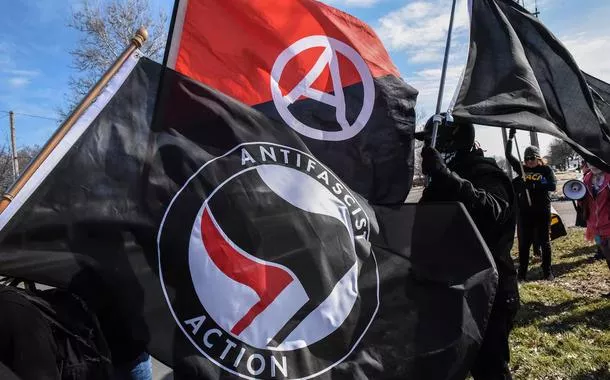 Fascismo continua fascismo