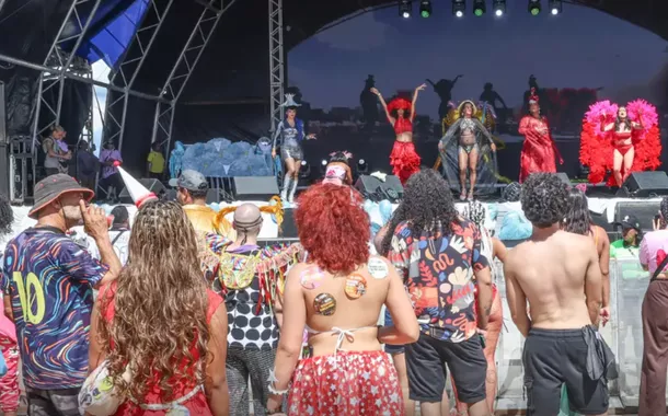 Bloco do Amor reúne multidão e celebra diversidade no DF