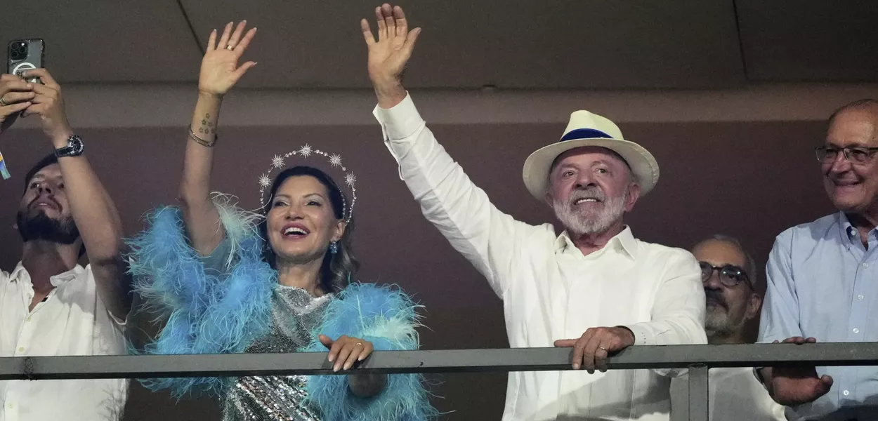Lula e Janja acompanham o desfile