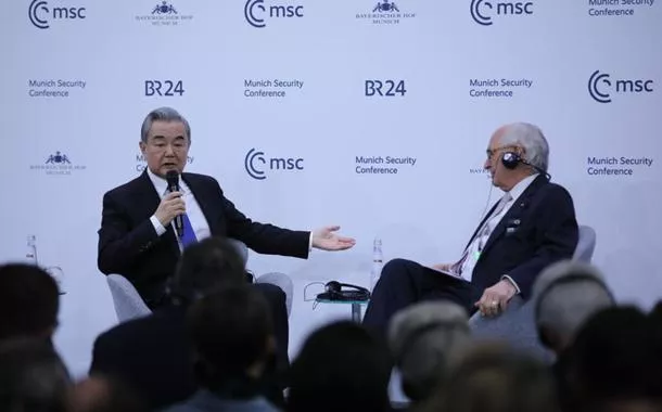 Reação japonesa a alerta da China sobre militarismo em Munique revela falta de decoro diplomático