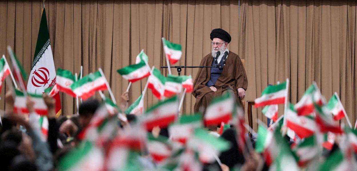 Irã revive a política do bode expiatório ao mirar os bahá’ís em meio à crise nacional