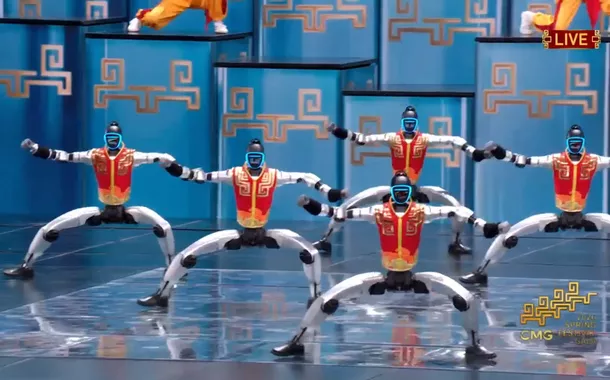 Mestres Robôs surpreendem público ao lutar kung fu na Gala do Festival da Primavera do CMG