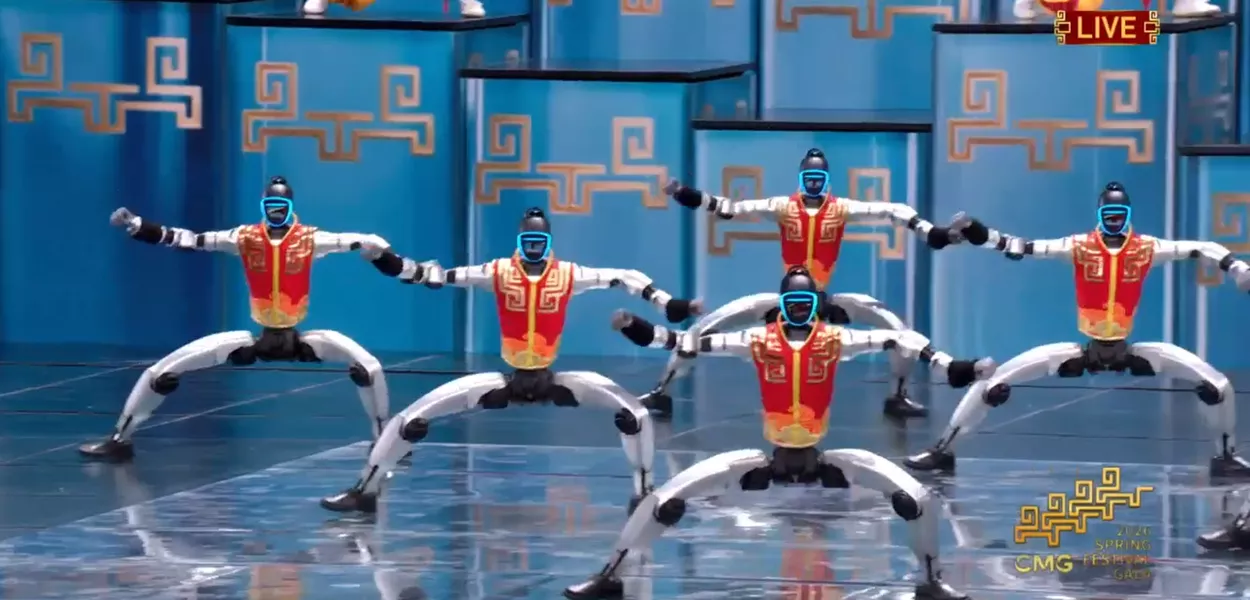 Mestres Robôs surpreendem público ao lutar kung fu na Gala do Festival da Primavera do CMG