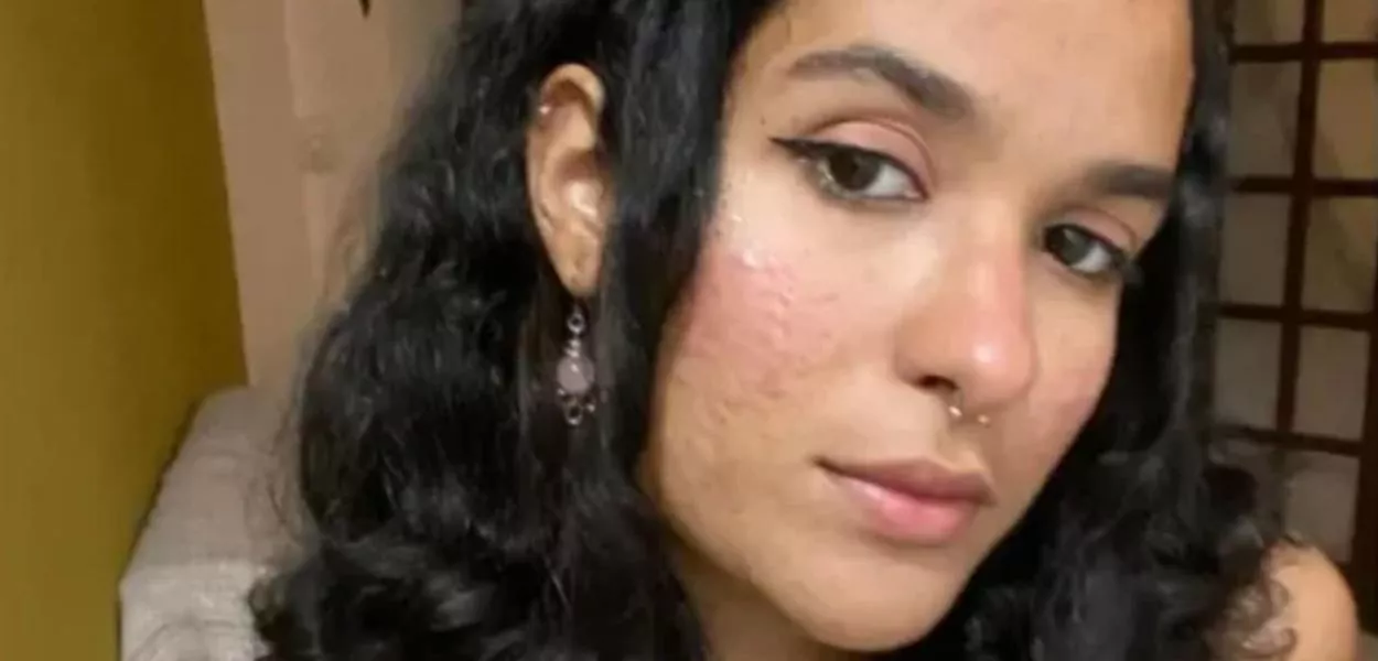 Jovem pesquisadora é sepultada em Salvador após tentar subir em caminhão de limpeza no Carnaval