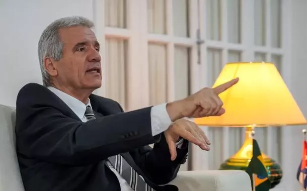 Embaixador de Cuba chama de genocídio medidas de Trump sobre petróleo