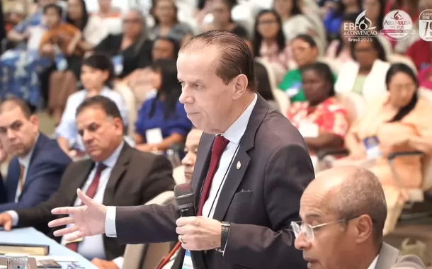 Pastor pede "praga" contra escola que homenageou Lula: "câncer na garganta" (vídeo)