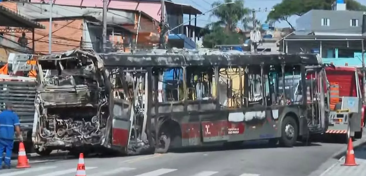Ônibus incendiado