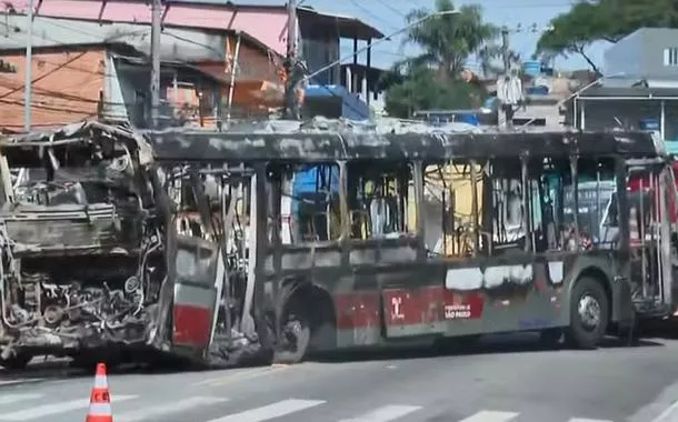Ônibus incendiado