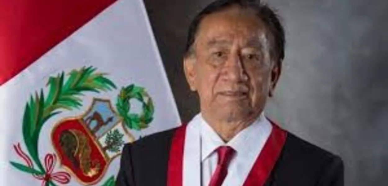 José Maria Balcázar é eleito presidente interino do Peru 