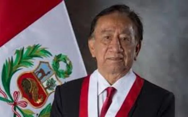 Novo presidente interino do Peru promete transição pacífica e foco na segurança