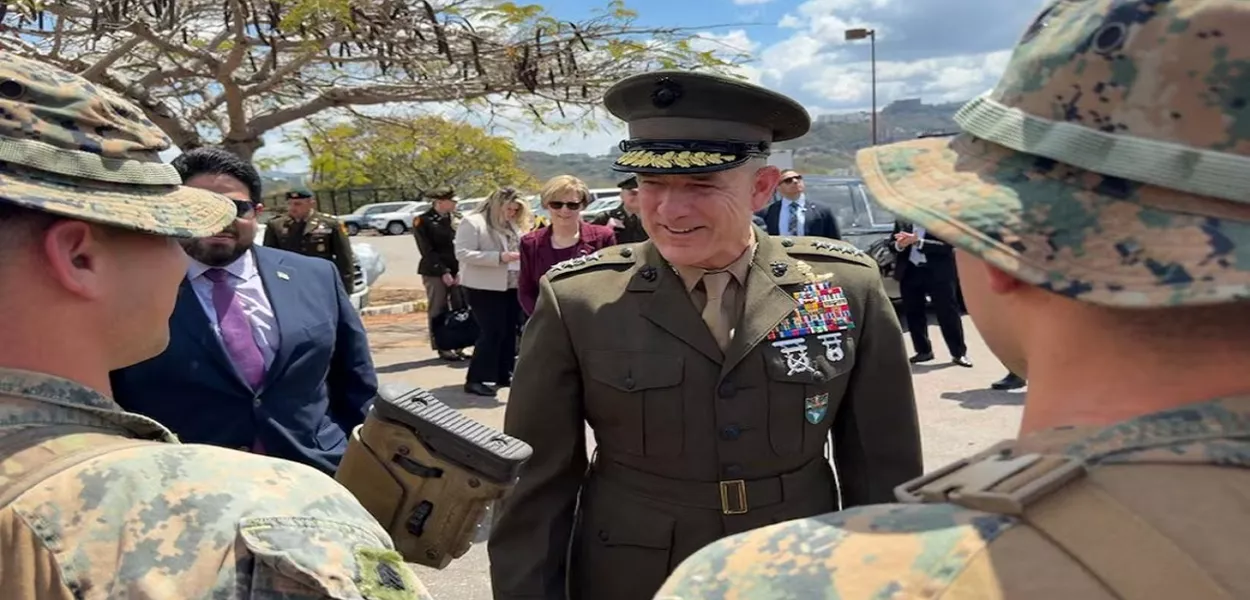 Francis L.Donovan, comandante do Comando Sul dos EUA, cheg aa Caracas