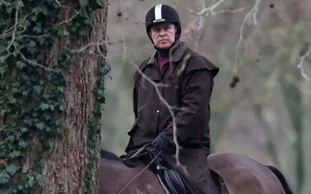 Ex-príncipe Andrew é preso no dia em que completa 66 anos