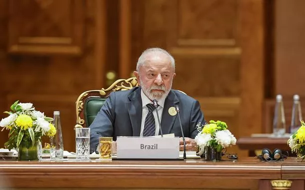 Lula atribui repercussão negativa de desfile a impulsionamento pago e orienta equipe a não alimentar polêmica
