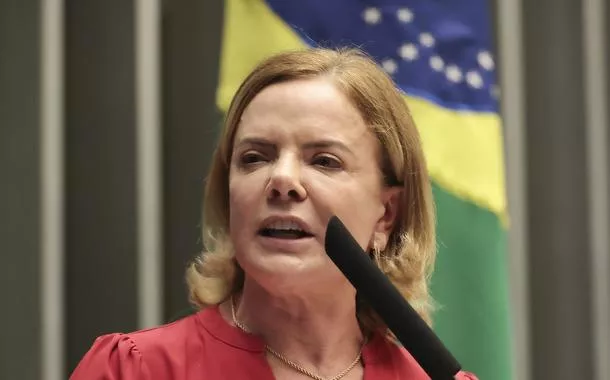 Gleisi repudia ‘manipulação da fé’ pela extrema direita: ‘vejam na vida real quem cuida das famílias brasileiras’