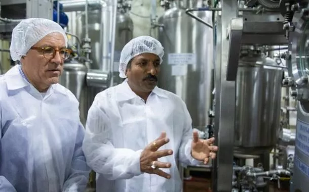 Brasil busca parceria com indústria indiana para produzir medicamentos biológicos no país