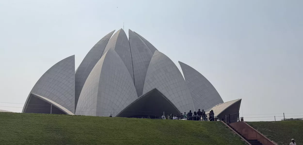 O templo de Lótus é uma das maravilhas arquitetônicas da Índia