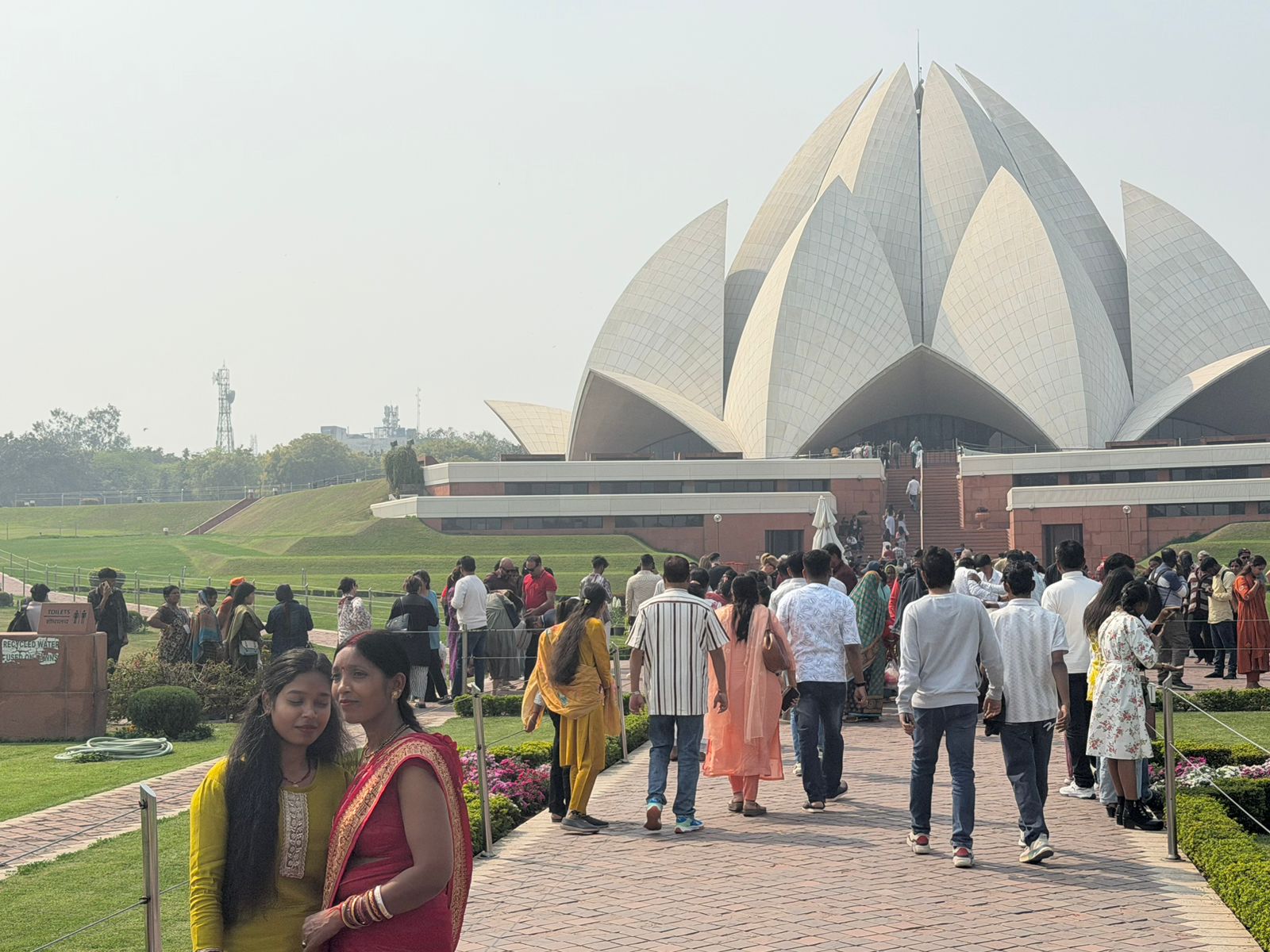 O templo de Lótus atrai milhões de turistas todos os anos