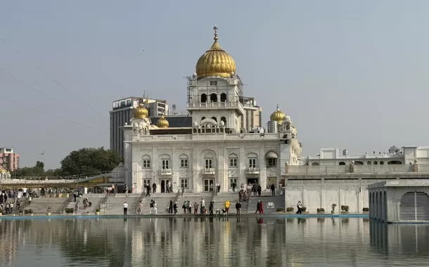 Gurudwara Bangla Sahib em Nova Déli simboliza fé, igualdade e serviço comunitário na Índia