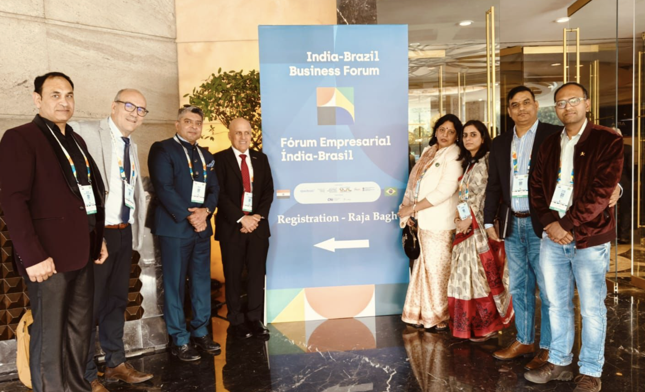 Atin Garg (Eduployment ), Amit Sisodiya (ESDS Software), Pallavi Mishra (ESDS), Purnima Anand (Fórum Internacional do BRICS), Paulo Guimarães (Bahia Investe), Pawan Joshu (Excellence AI), Leonardo Attuch (Fórum BRICS) e Anil Yadav (Fórum BRICS)