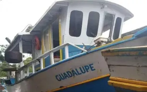 Duas pessoas morrem após embarcação naufragar em Ubatuba
