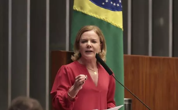 ‘A Folha tem o mesmo preconceito dos que foram contra a abolição do trabalho escravo’, diz Gleisi sobre o fim da escala 6x1