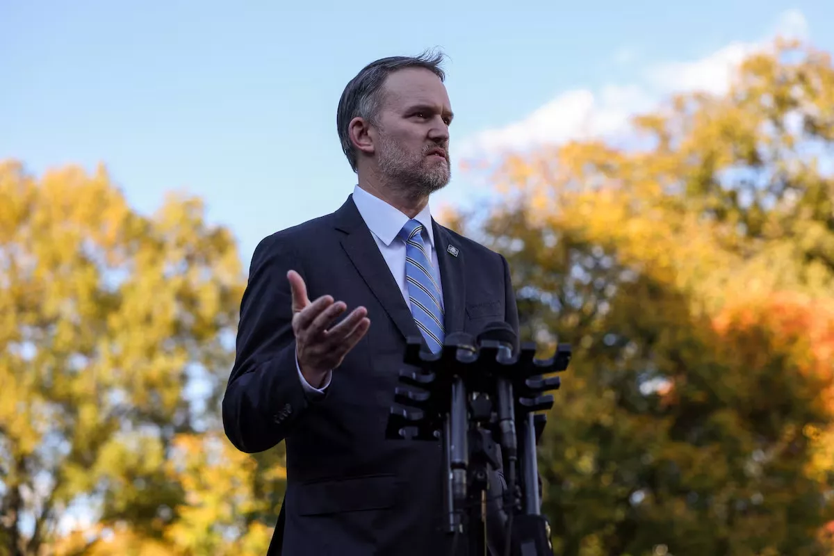 O representante comercial dos Estados Unidos, Jamieson Greer, fala com repórteres na Casa Branca, em Washington, D.C., Estados Unidos, em 30 de outubro de 2025