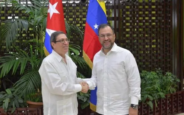Cuba e Venezuela reforçam aliança histórica em meio a tensões com os EUA