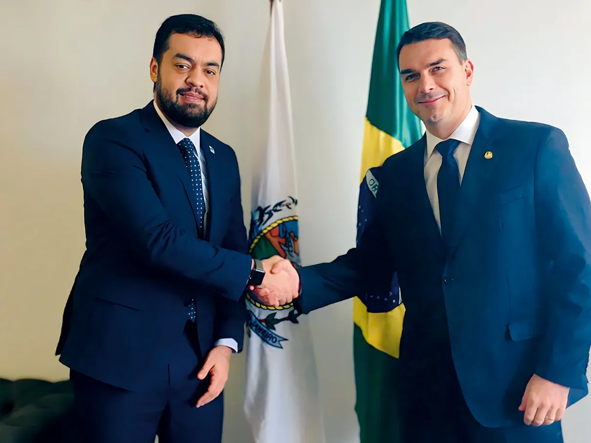 Flávio Bolsonaro e Cláudio Castro selam aliança com PP e União Brasil no Rio