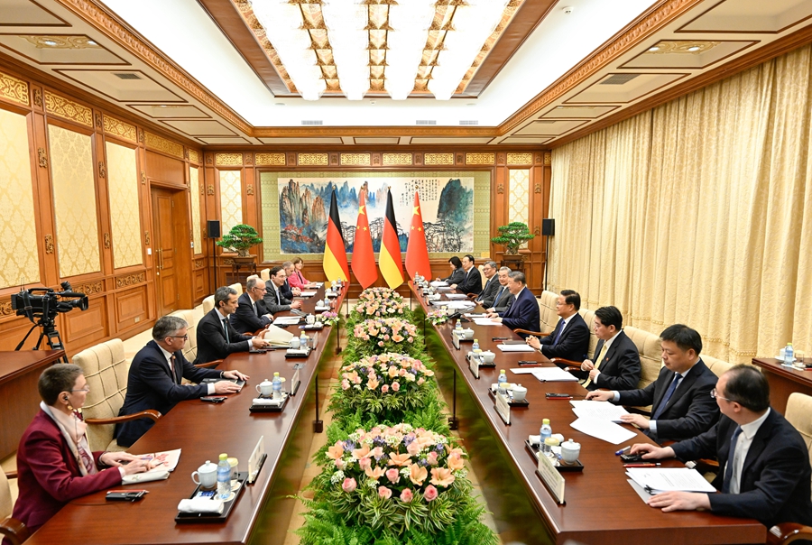 Xi Jinping reúne-se com chanceler alemão