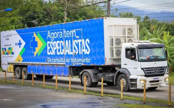 Carreta do programa Agora Tem Especialistas