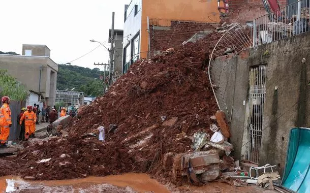 Escombros em Juiz de Fora (MG)